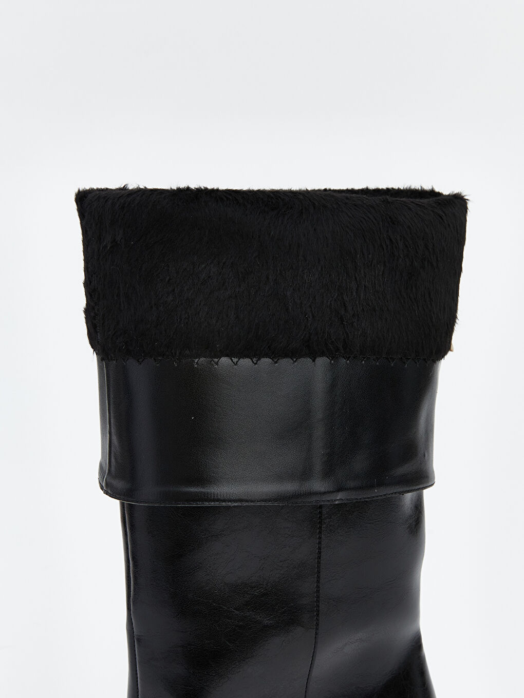 Siyah Deri Görünümlü Topuklu Kadın Bot-5