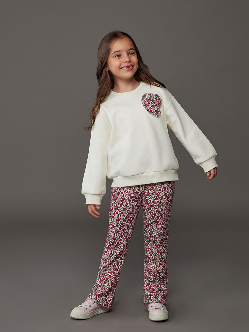 طقم بيج فاتح / ايكرو فتاة