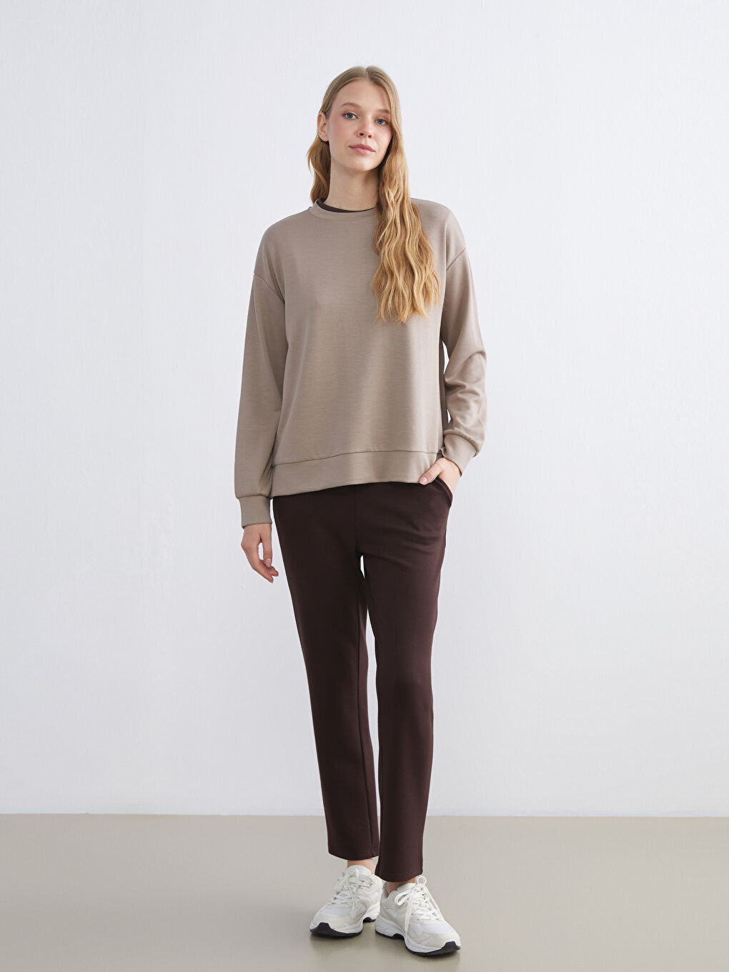 მრგვალი საყელო ოვერსაიზ ქალებისთვის თბილი ზედა-1