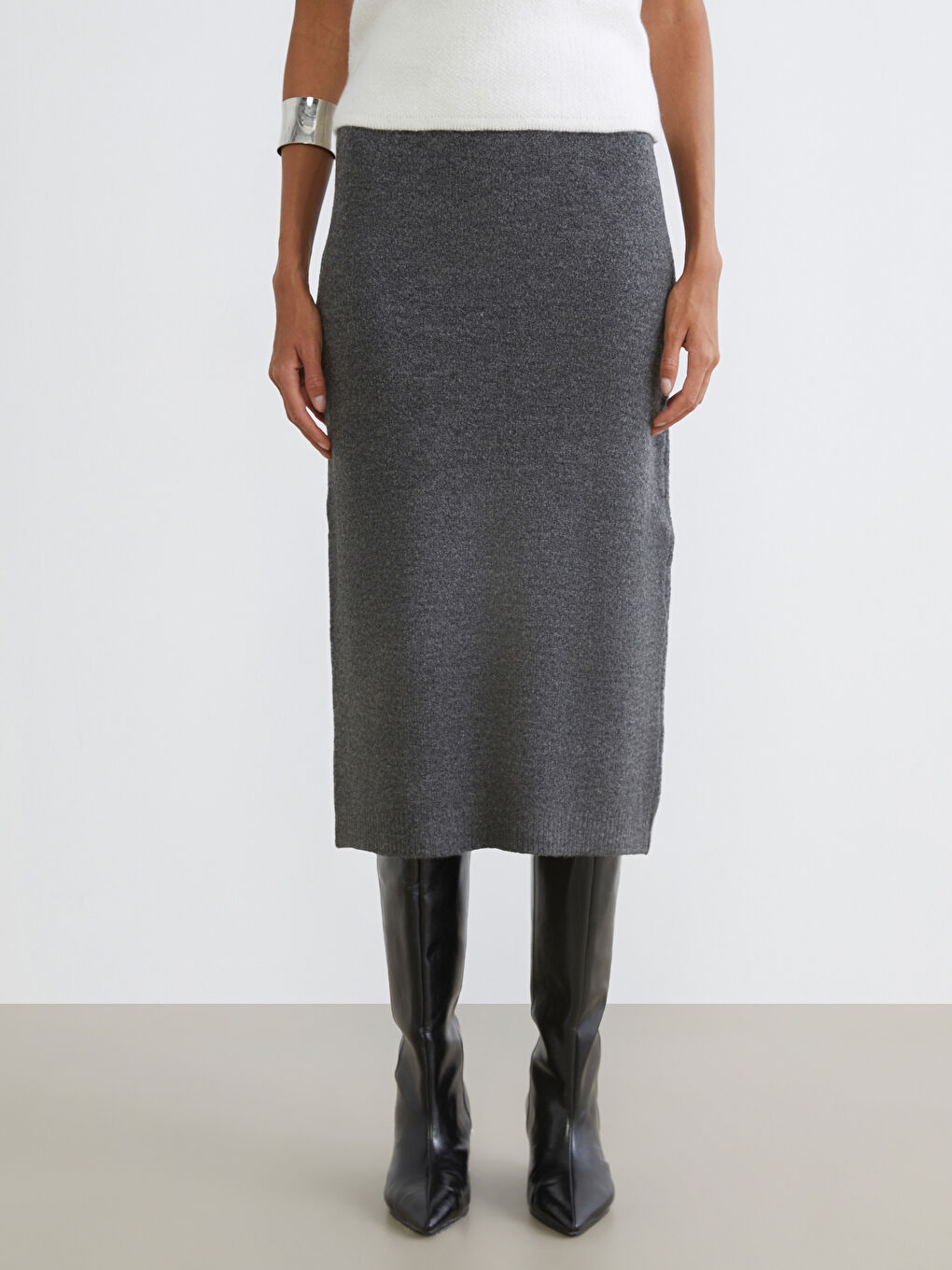 Elastic Waist Slit Detail Knitwear Skirt-1