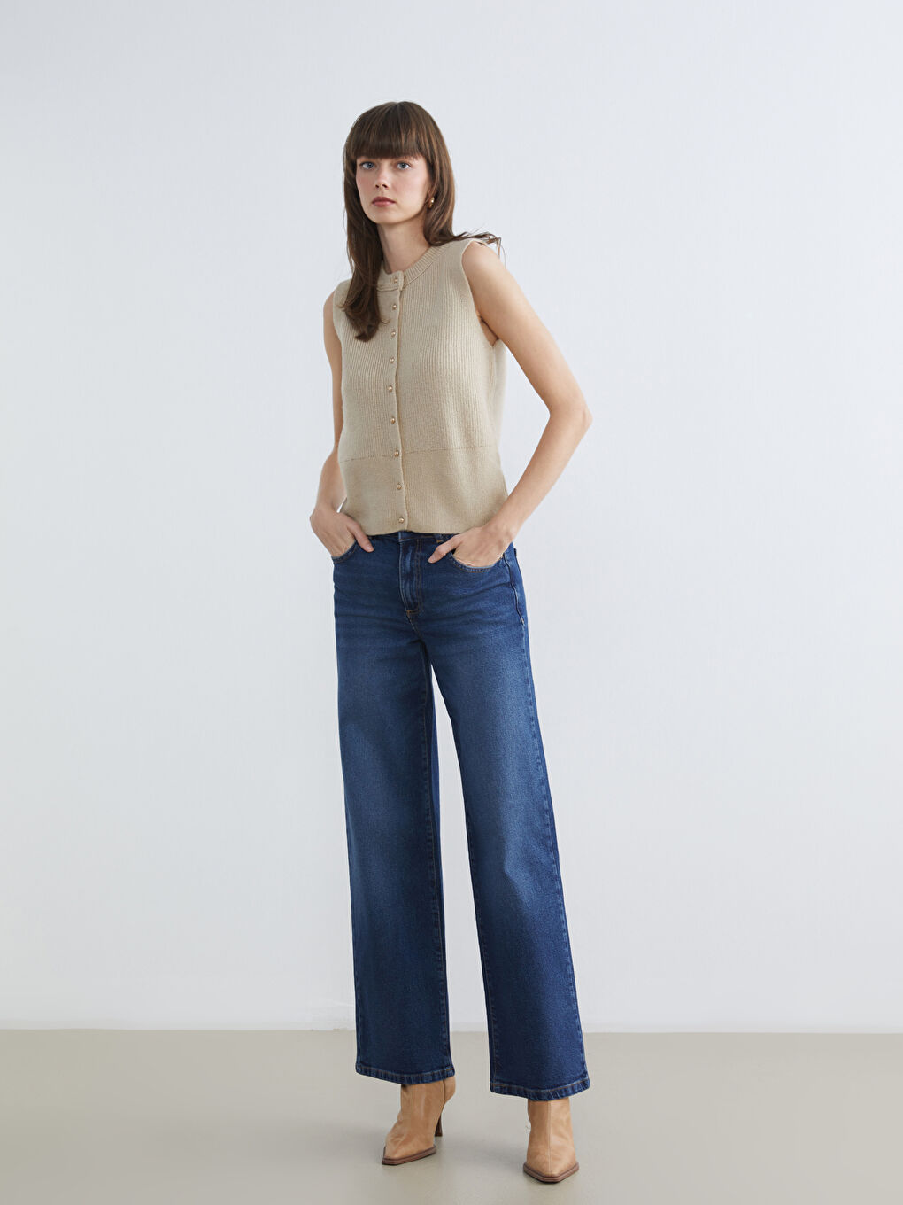 Bej Bisiklet Yaka Kadın Triko Yelek-1