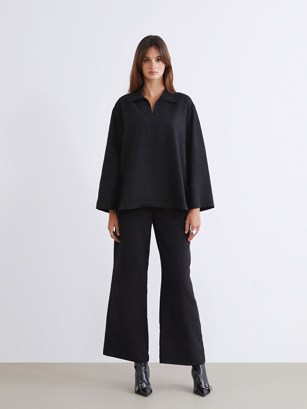 Siyah Gömlek Yaka Süet Görünümlü Bluz-1