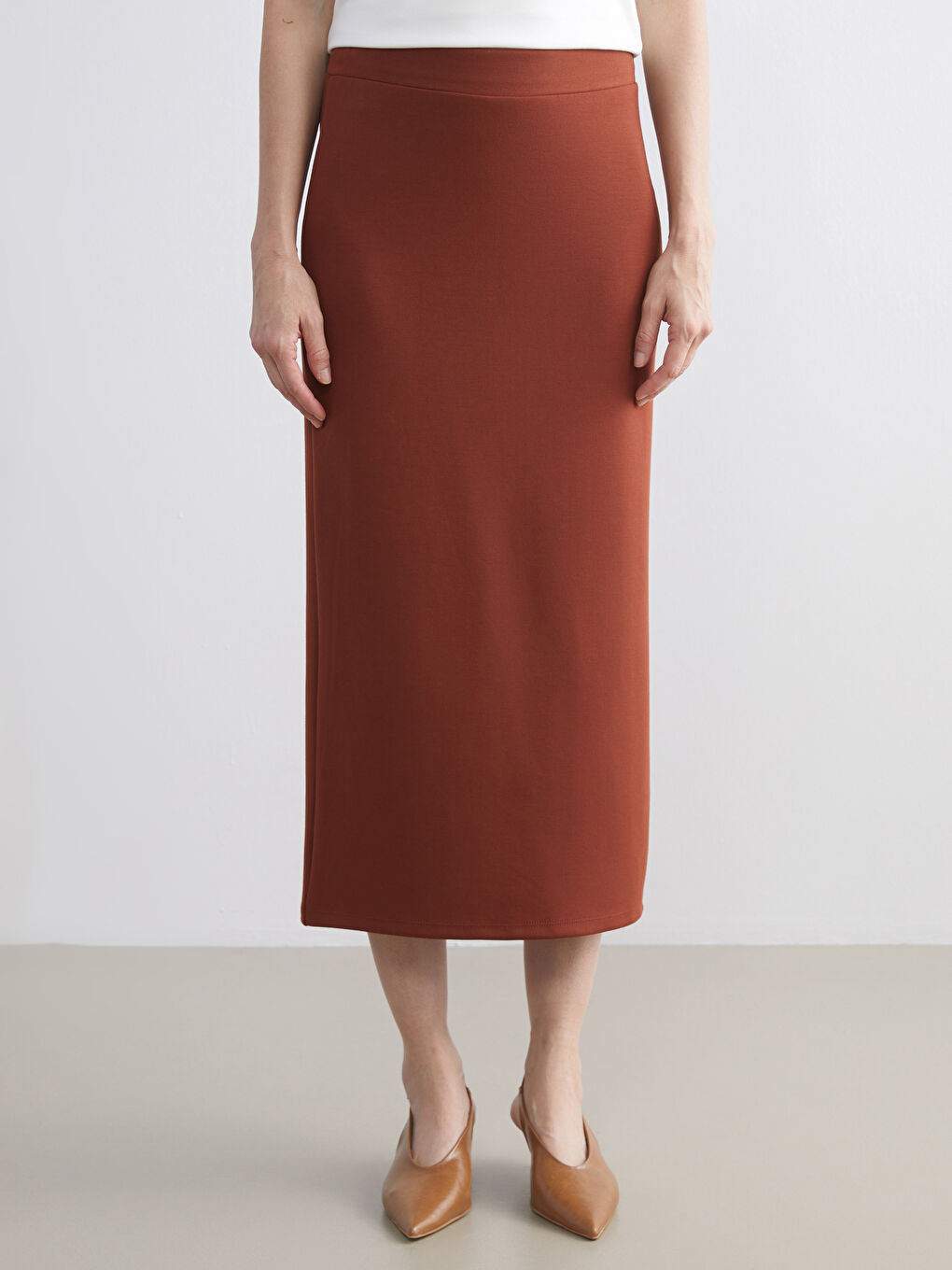 Kahverengi Beli Lastikli Yırtmaçlı Etek-1