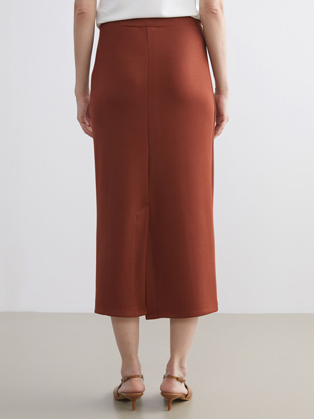 Kahverengi Beli Lastikli Yırtmaçlı Etek-3