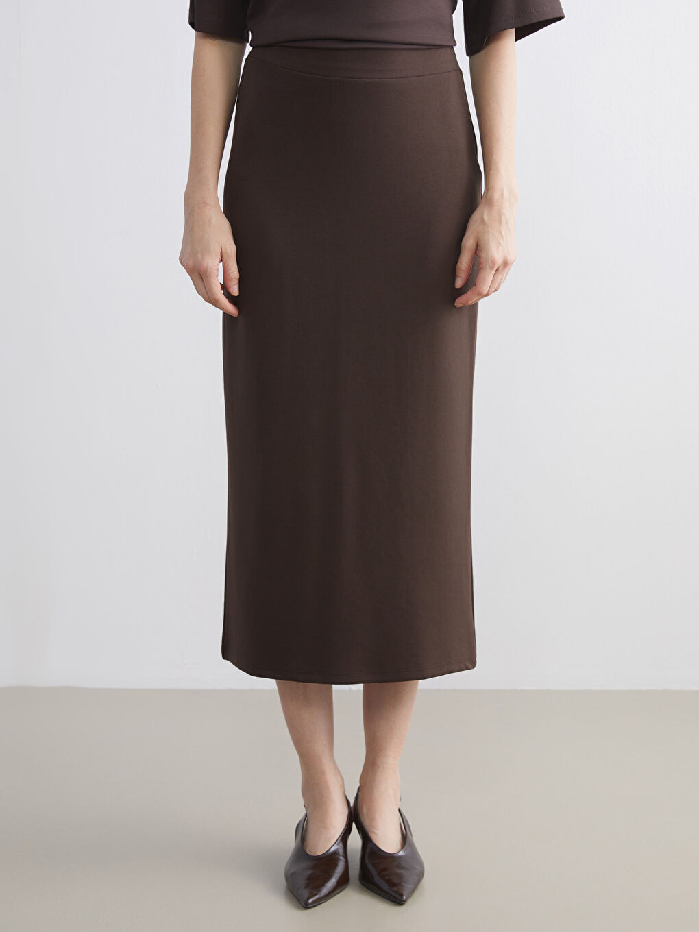 Kahverengi Beli Lastikli Yırtmaçlı Etek-1