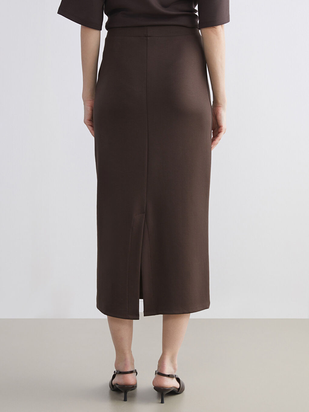 Kahverengi Beli Lastikli Yırtmaçlı Etek-3