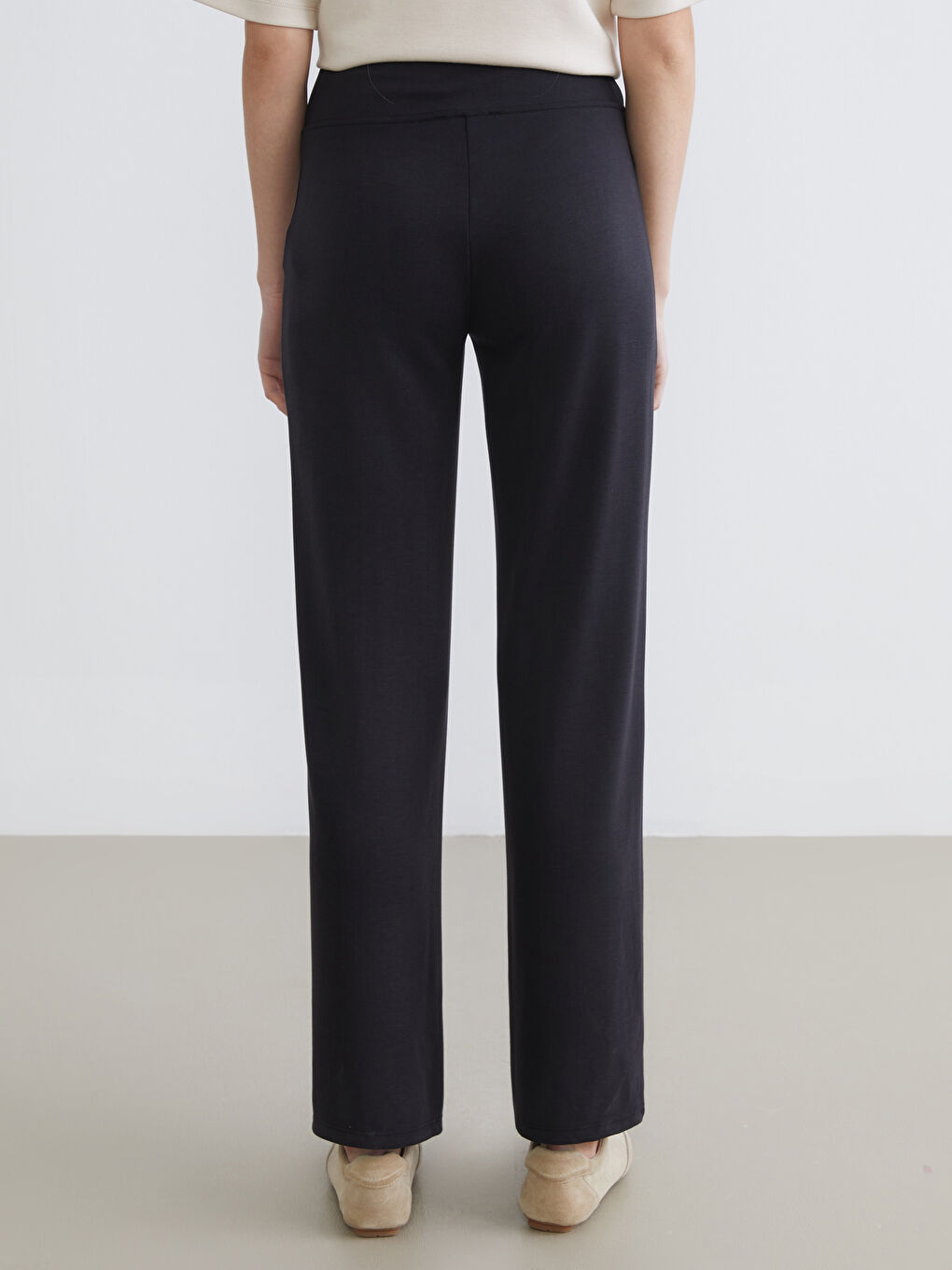 Siyah Beli Lastikli Geniş Paça Kadın Eşofman Altı-3