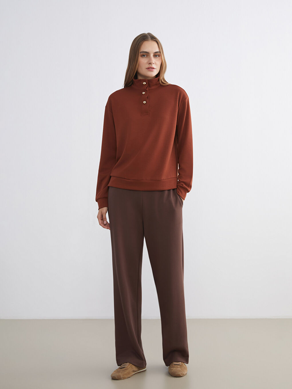 Kahverengi Dik Yaka Kadın Sweatshirt-1