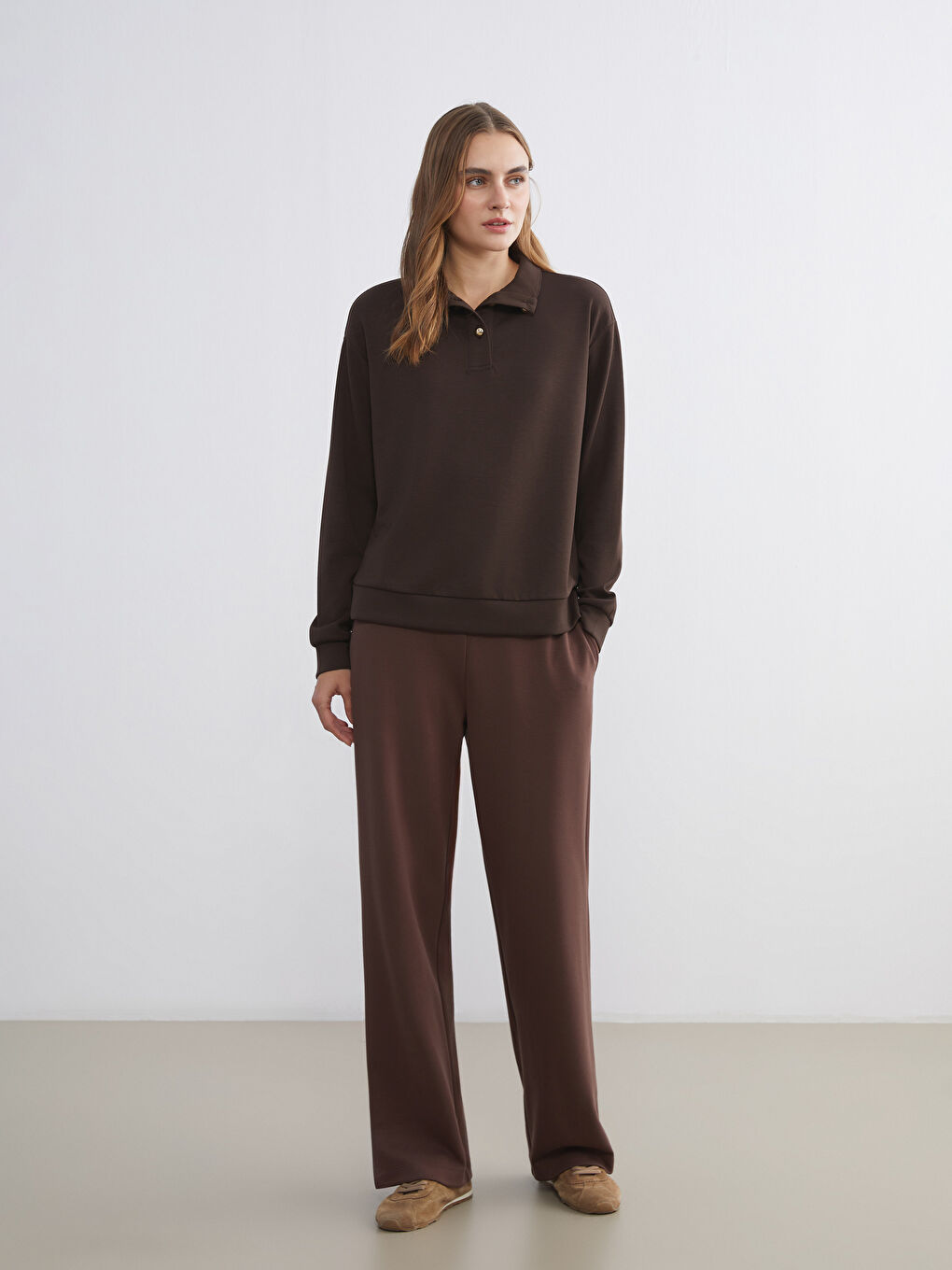 Kahverengi Dik Yaka Kadın Sweatshirt-1