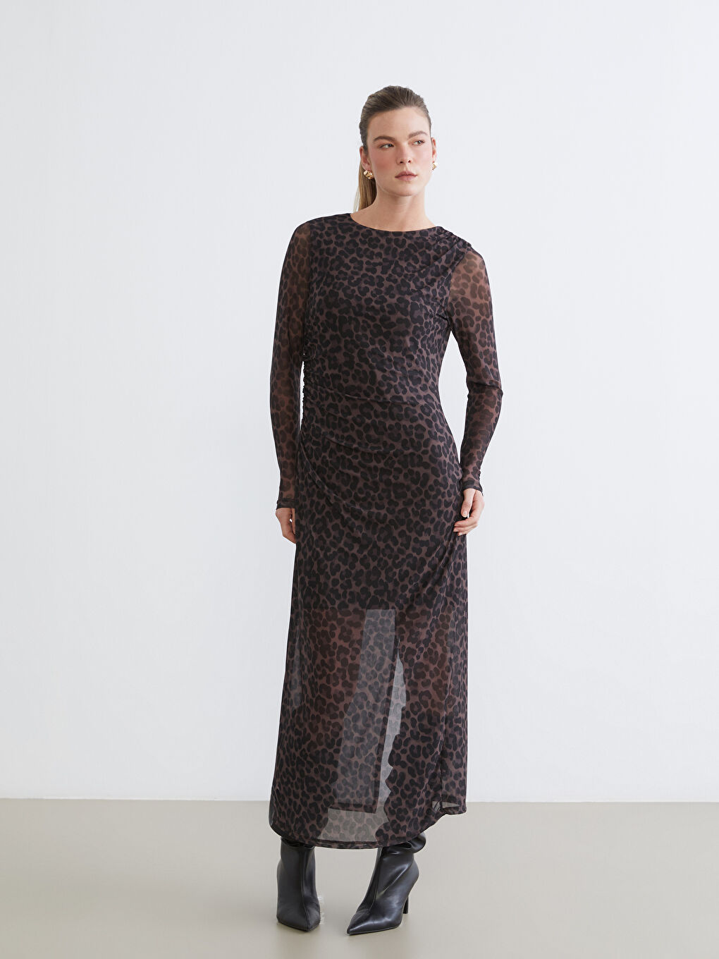 Kahverengi Bisiklet Yaka Leopar Desenli Büzgülü Elbise-1