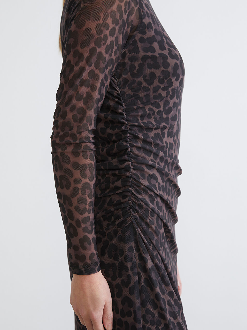 Kahverengi Bisiklet Yaka Leopar Desenli Büzgülü Elbise-2