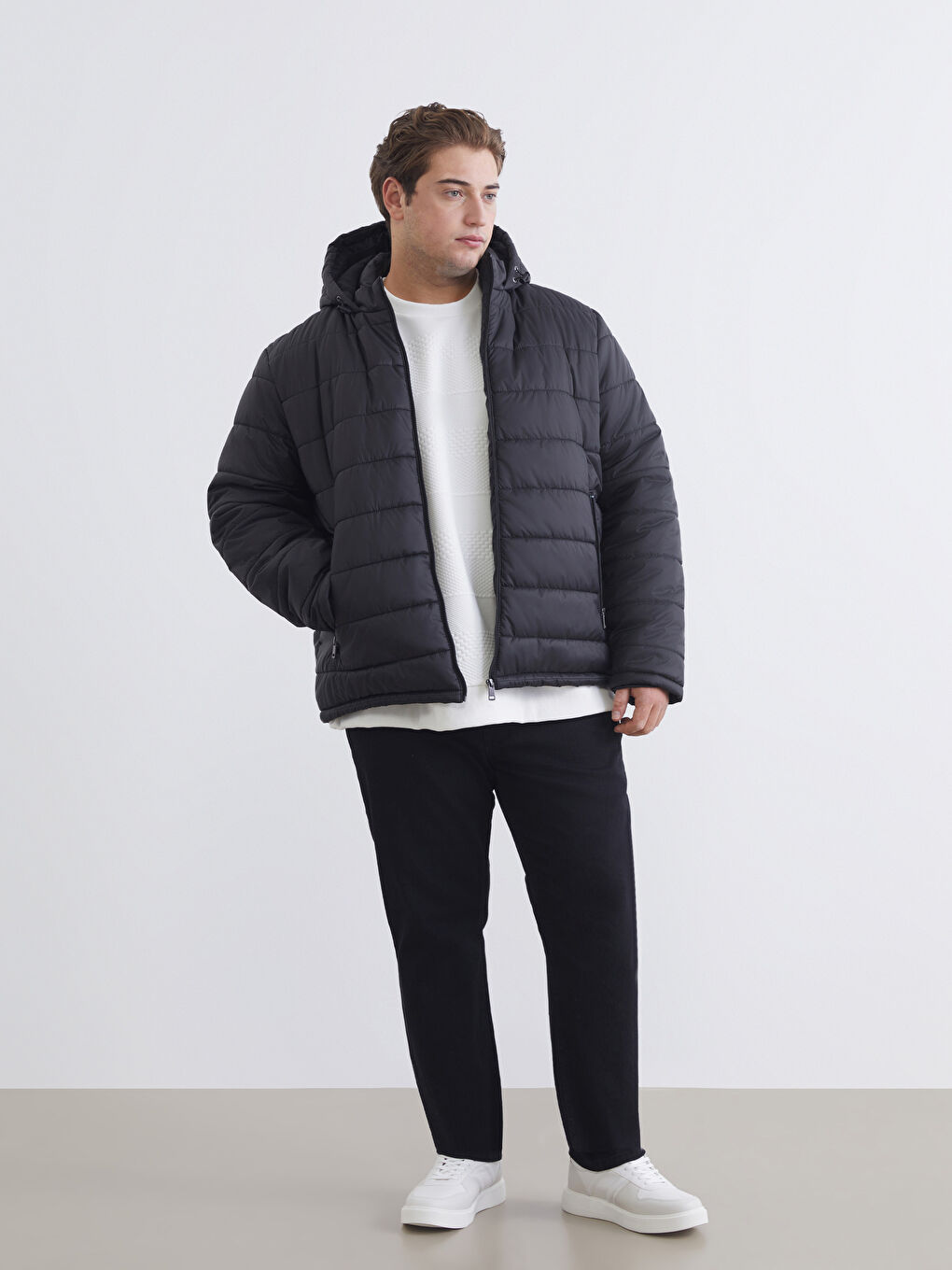 Siyah Standart Kalıp Kapüşonlu Erkek Şişme Mont-1