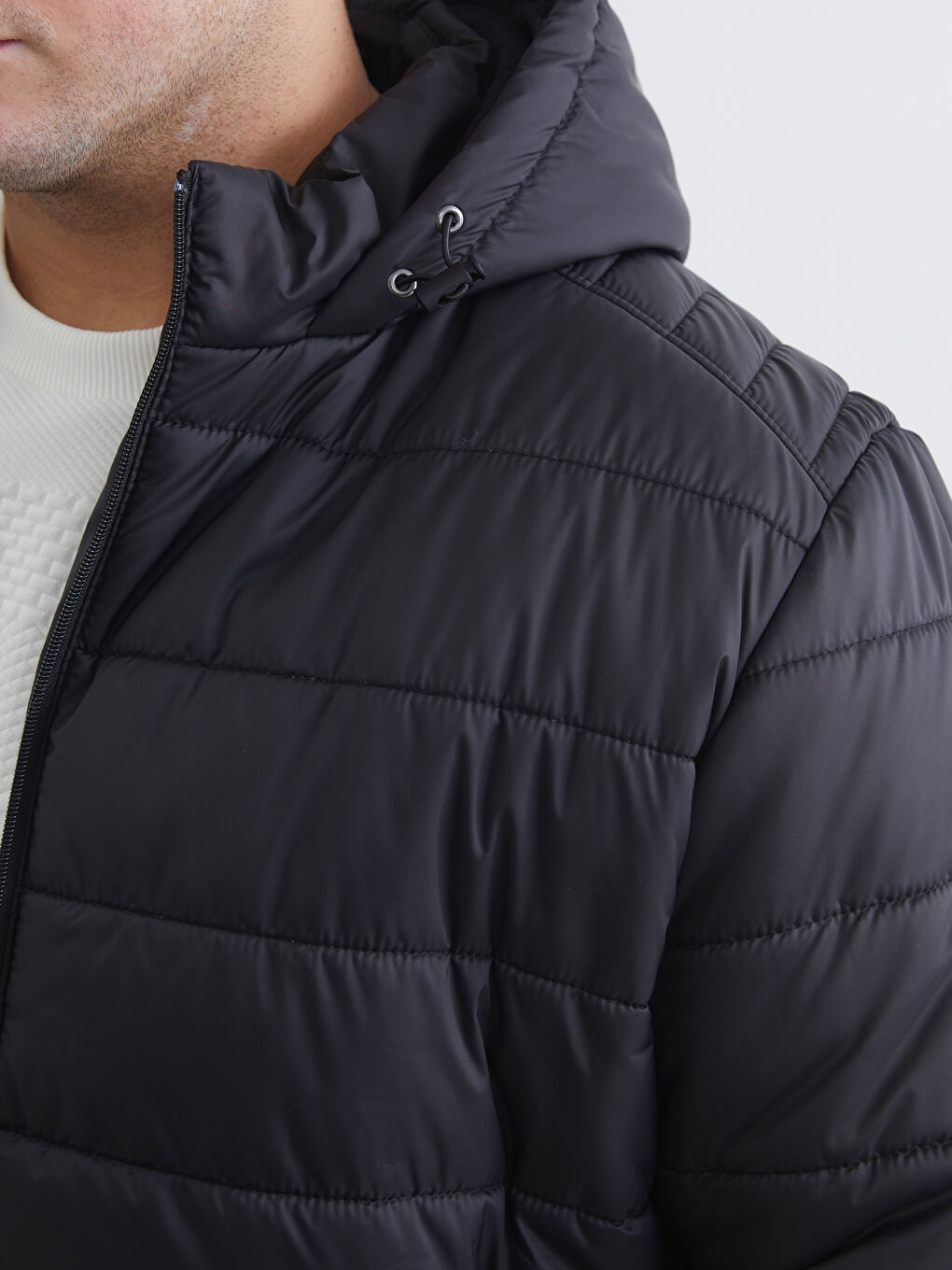 Siyah Standart Kalıp Kapüşonlu Erkek Şişme Mont-2