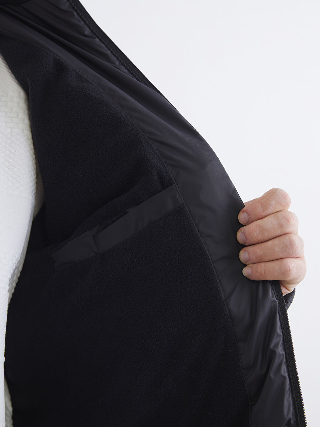 Siyah Standart Kalıp Kapüşonlu Erkek Şişme Mont-3