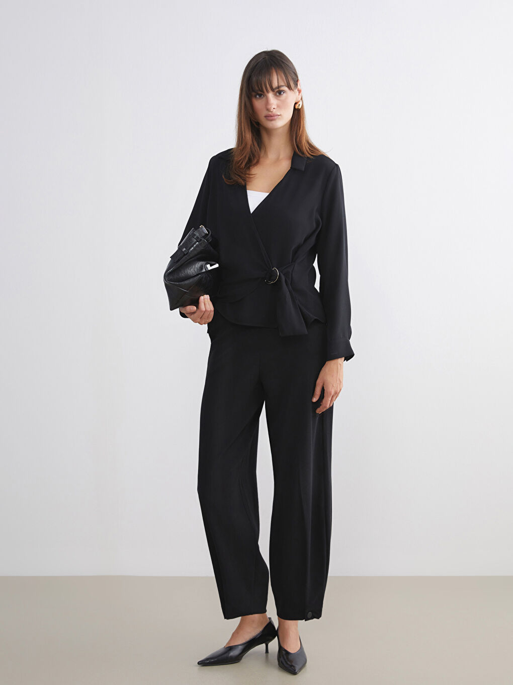 Siyah Kruvaze Bağlama Detaylı Bluz-1