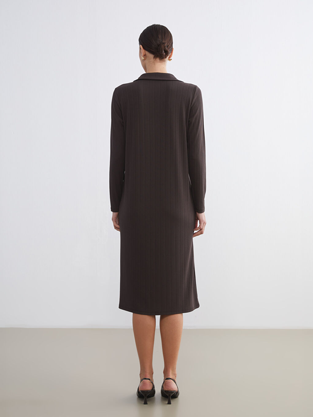 Kahverengi Polo Yaka Dokulu Elbise-3