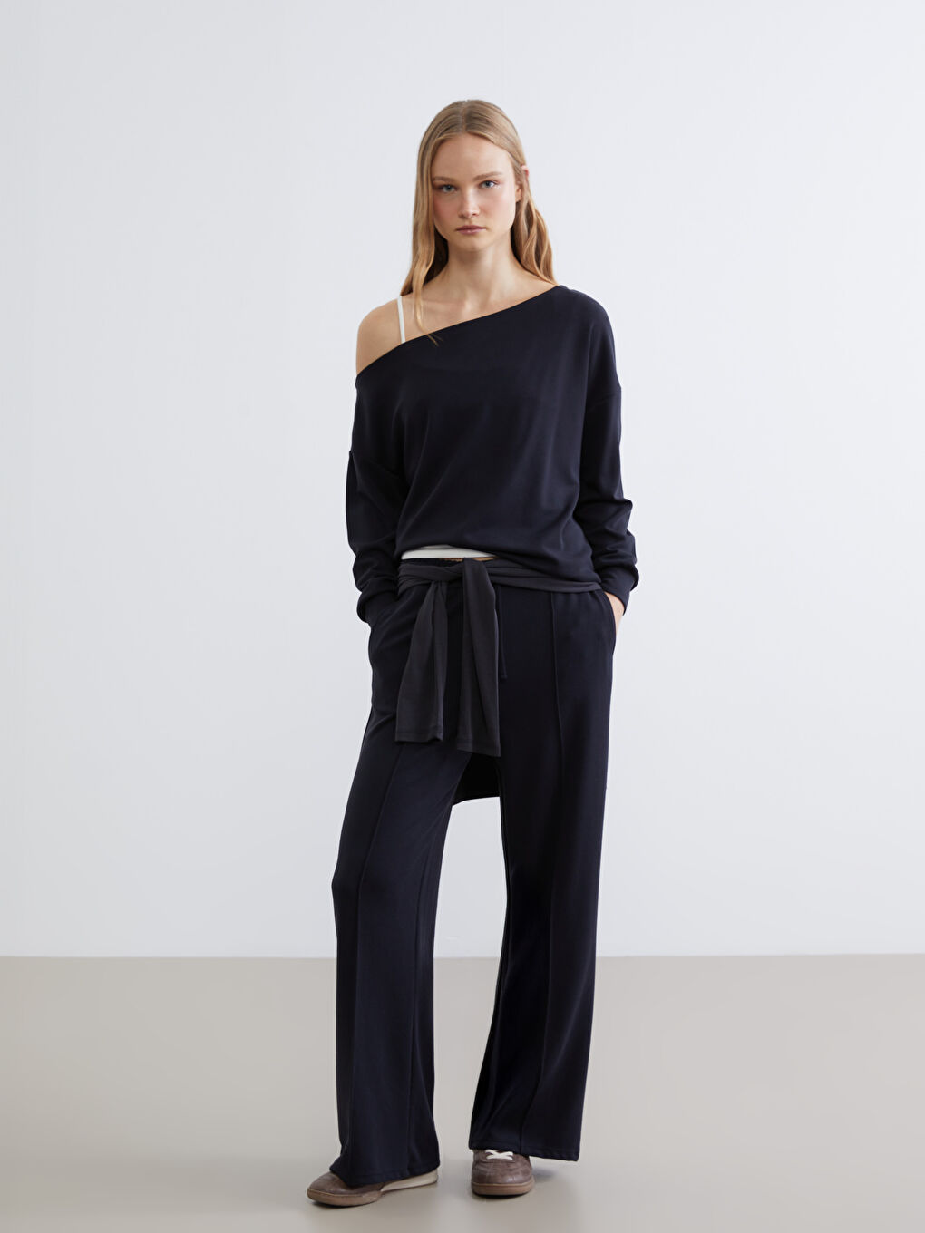 CRNA Dukserica Žena-1