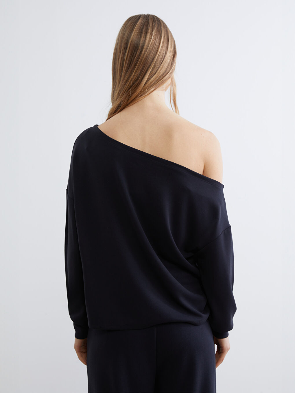 CRNA Dukserica Žena-3