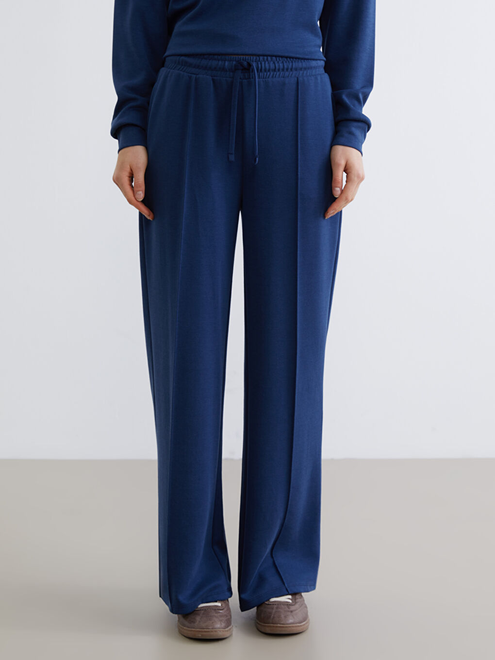 Elasticated Waist Wide Leg Women's Sweatpants-1