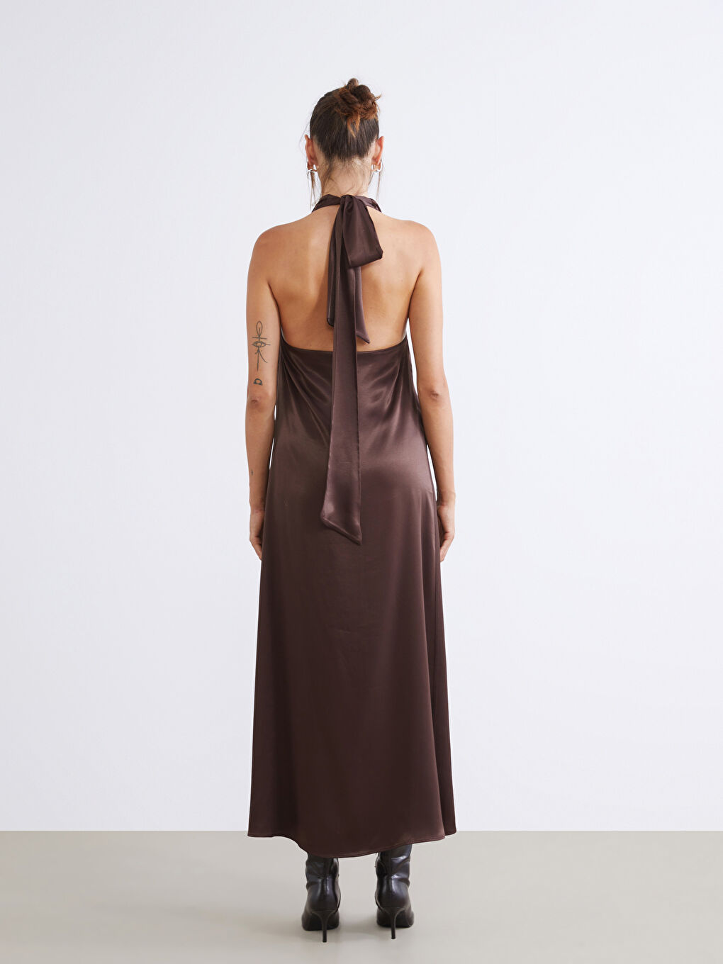 Kahverengi Halter Yaka Saten Abiye Elbise-4
