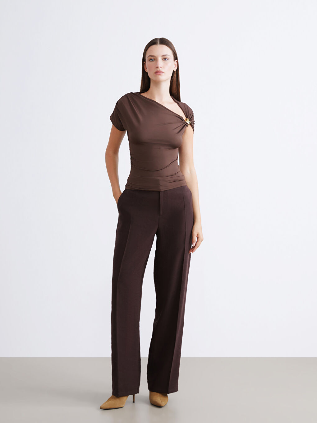 Kahverengi Tek Omuz Büzgülü Bluz-1