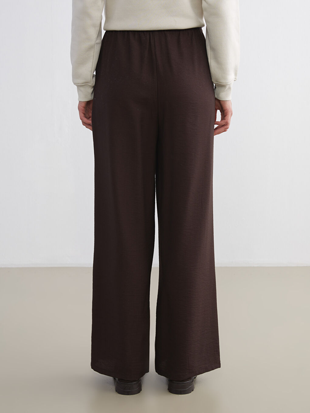 Kahverengi Beli Lastikli Geniş Paça Kadın Pantolon-3