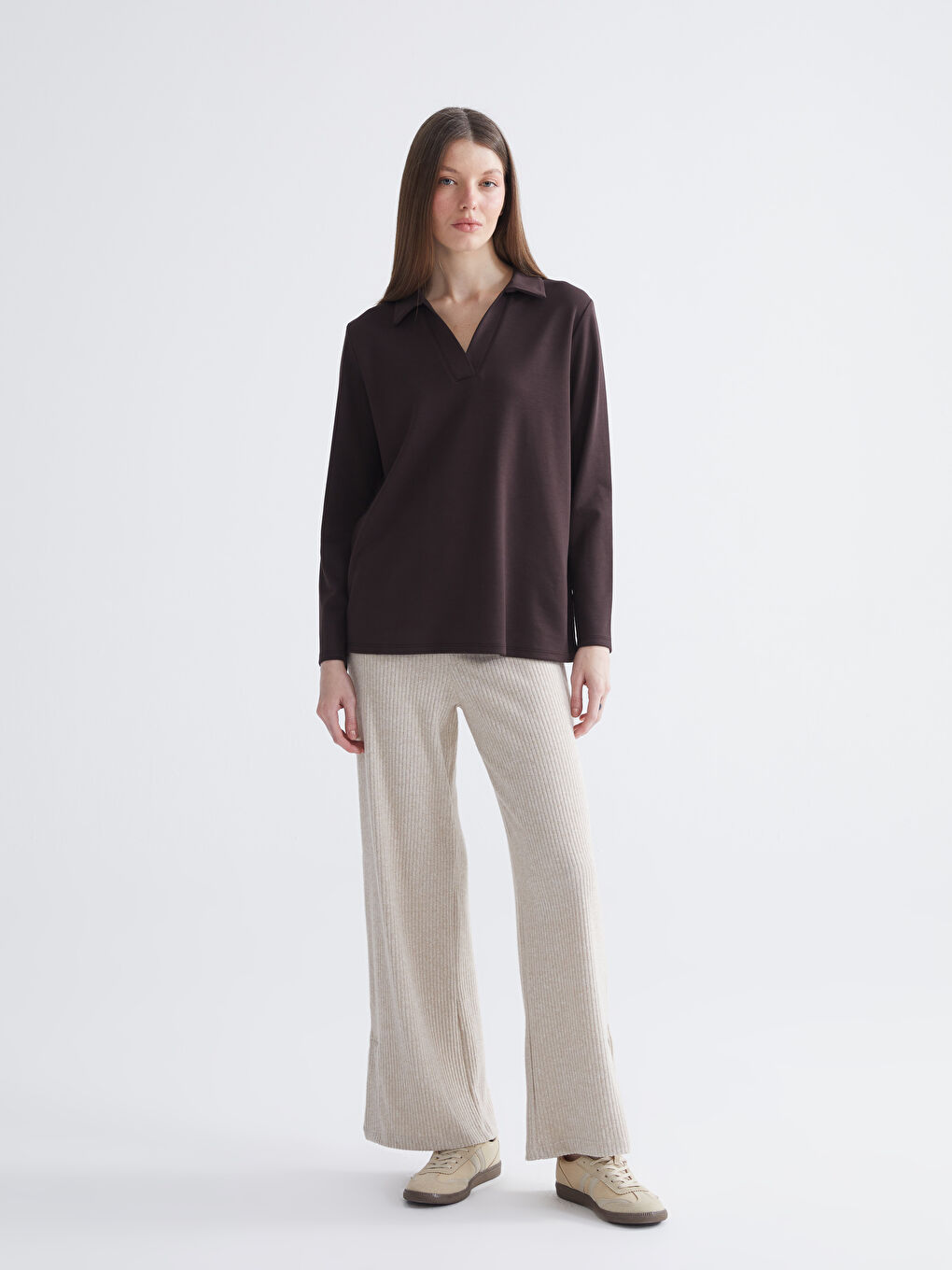 Kahverengi Polo Yaka Kadın Tişört-1