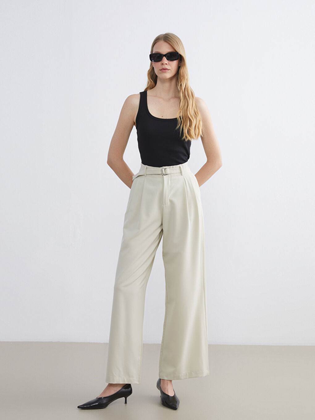 U Neck Ribbed Women's Tank Top-1