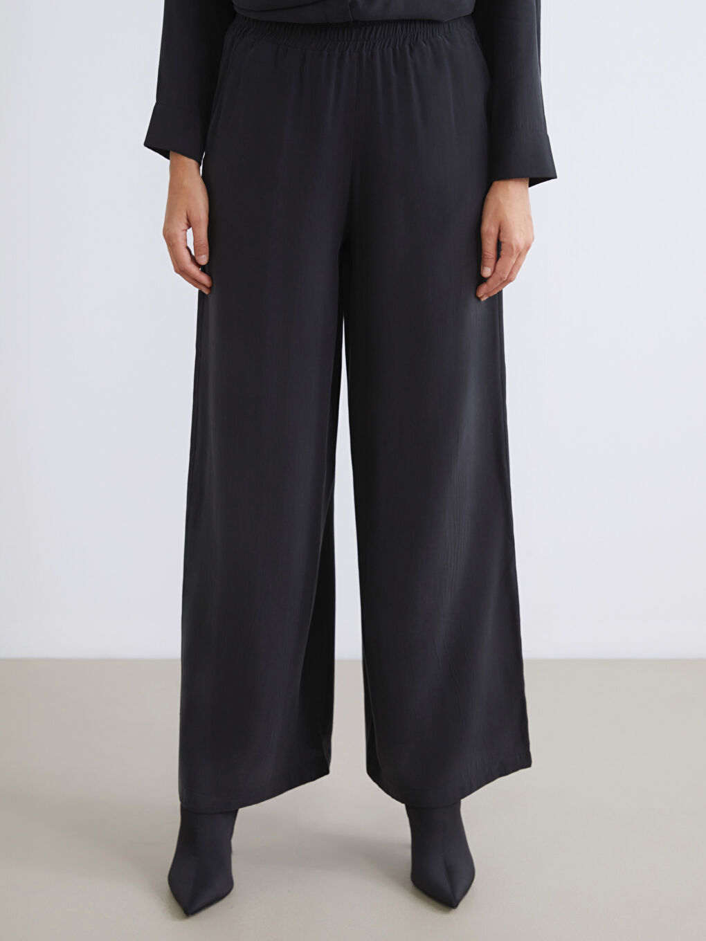 Siyah Beli Lastikli Modal Karışımlı Kadın Pantolon-1