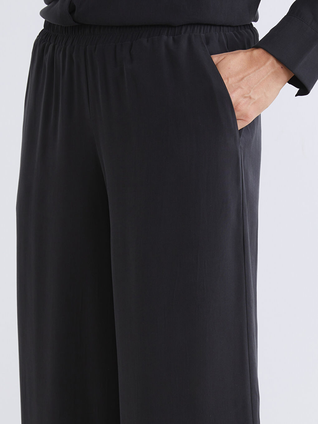 Siyah Beli Lastikli Modal Karışımlı Kadın Pantolon-2