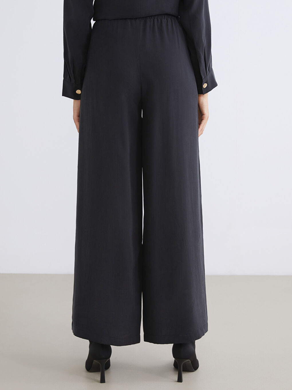 Siyah Beli Lastikli Modal Karışımlı Kadın Pantolon-3