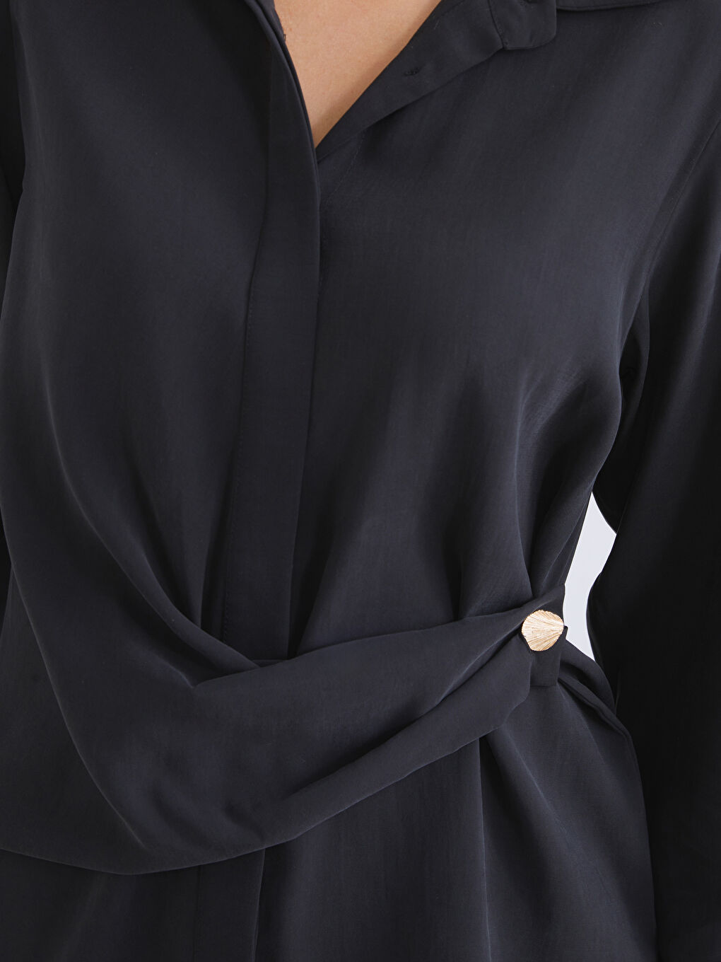 Siyah Bağlama Detaylı Kadın Gömlek-2