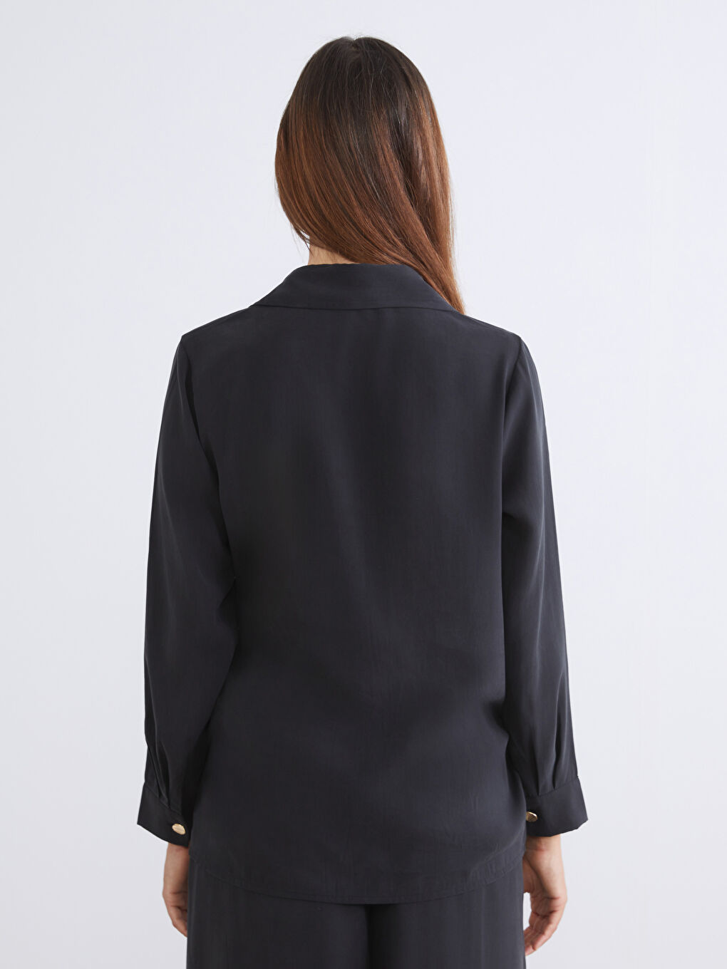 Siyah Bağlama Detaylı Kadın Gömlek-3