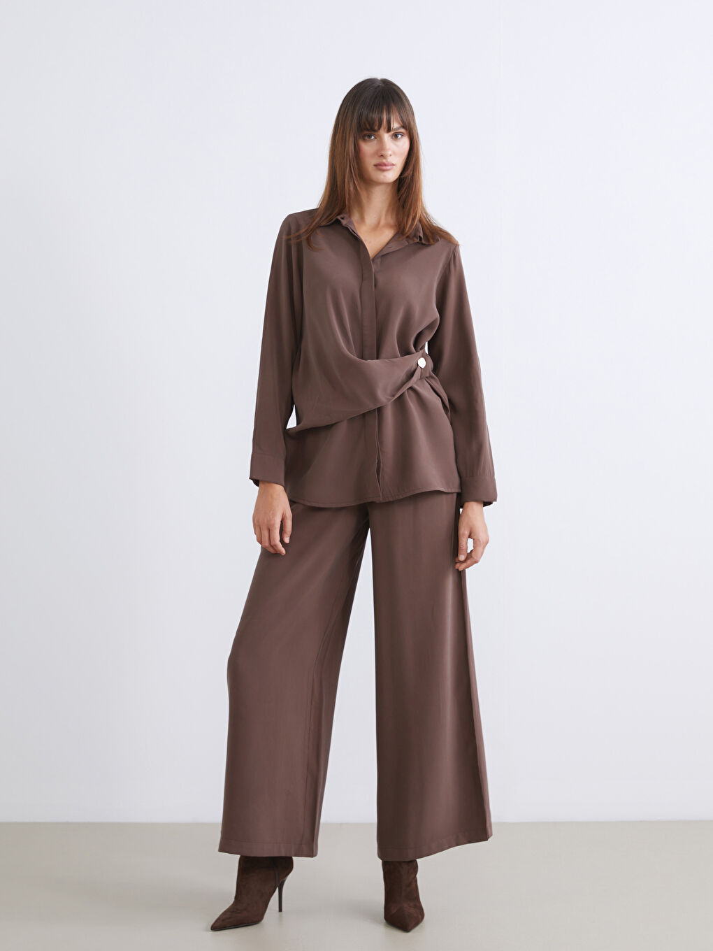 Kahverengi Bağlama Detaylı Kadın Gömlek-1