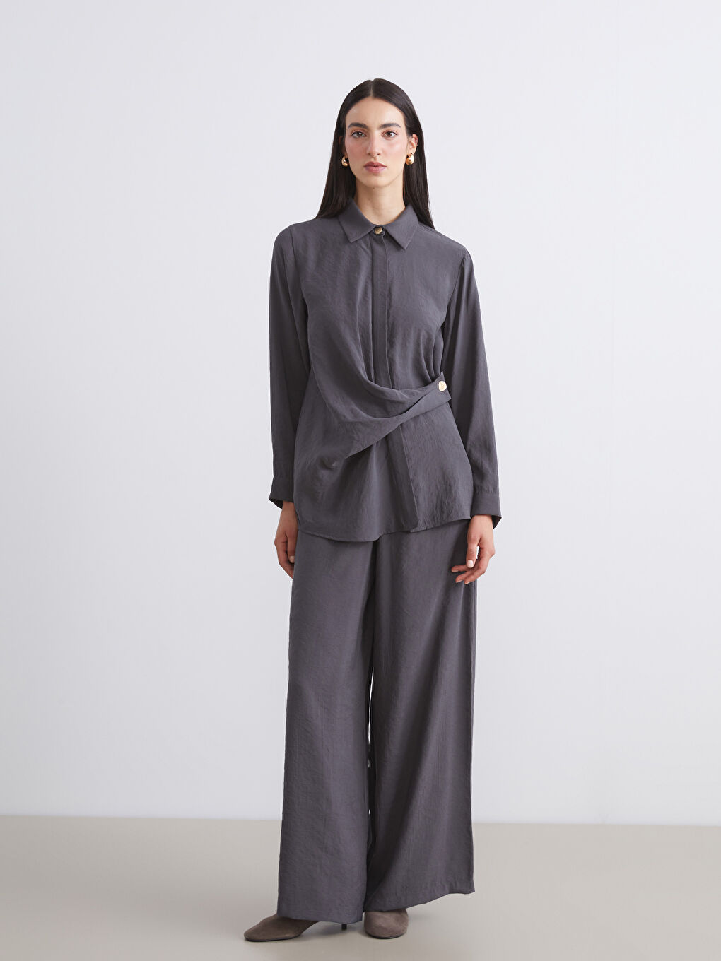 Antrasit Bağlama Detaylı Kadın Gömlek-1