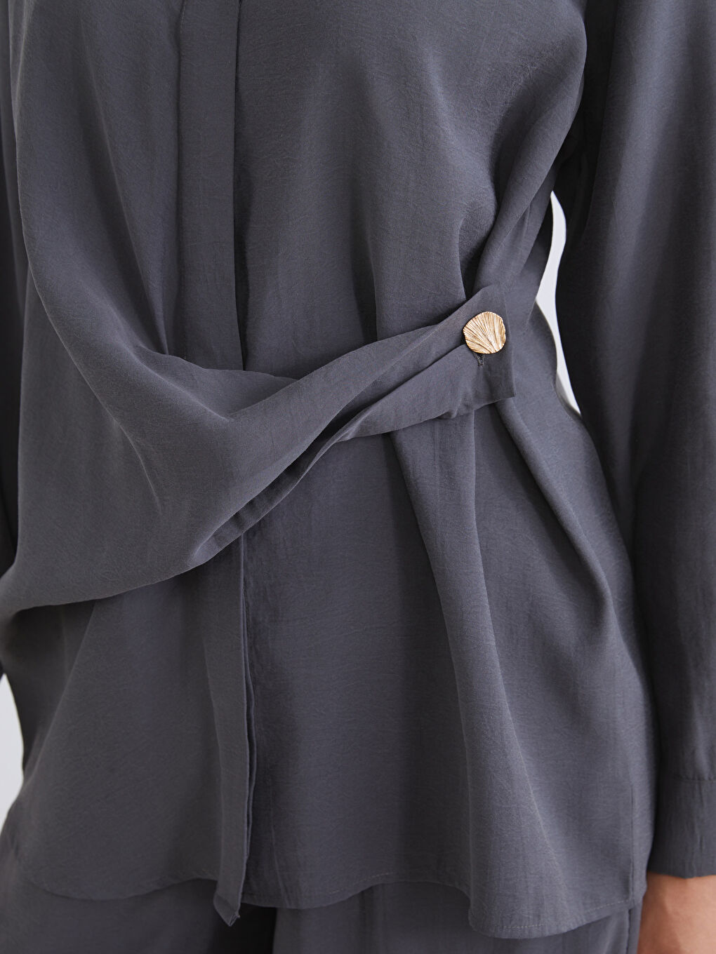 Antrasit Bağlama Detaylı Kadın Gömlek-4