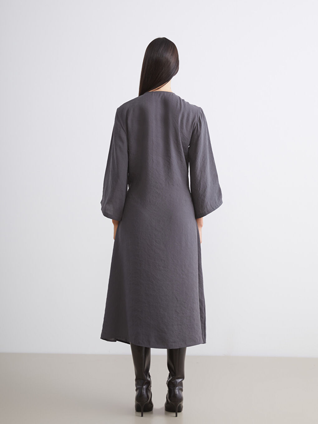 Antrasit U Yaka Bağlamalı Modal Karışımlı Elbise-8