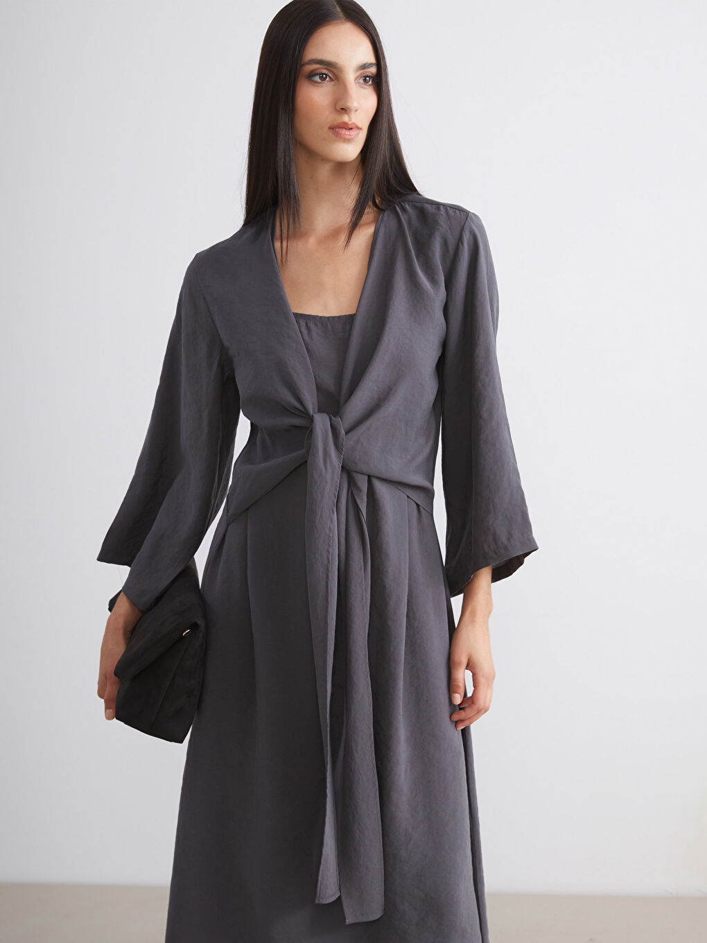 Antrasit U Yaka Bağlamalı Modal Karışımlı Elbise-9