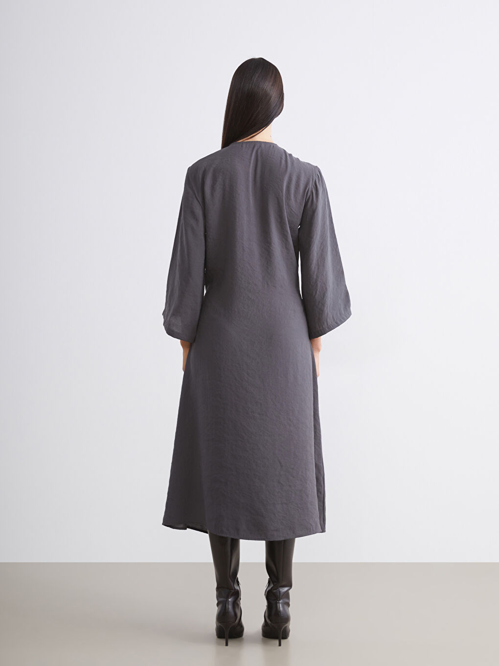 Antrasit U Yaka Bağlamalı Modal Karışımlı Elbise-6