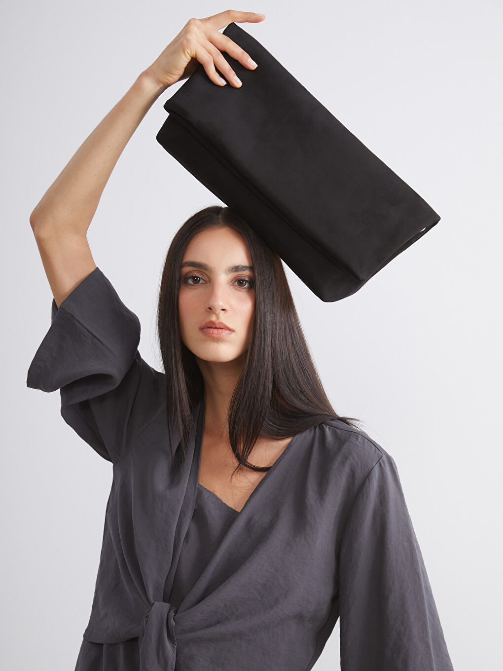 Antrasit U Yaka Bağlamalı Modal Karışımlı Elbise-3