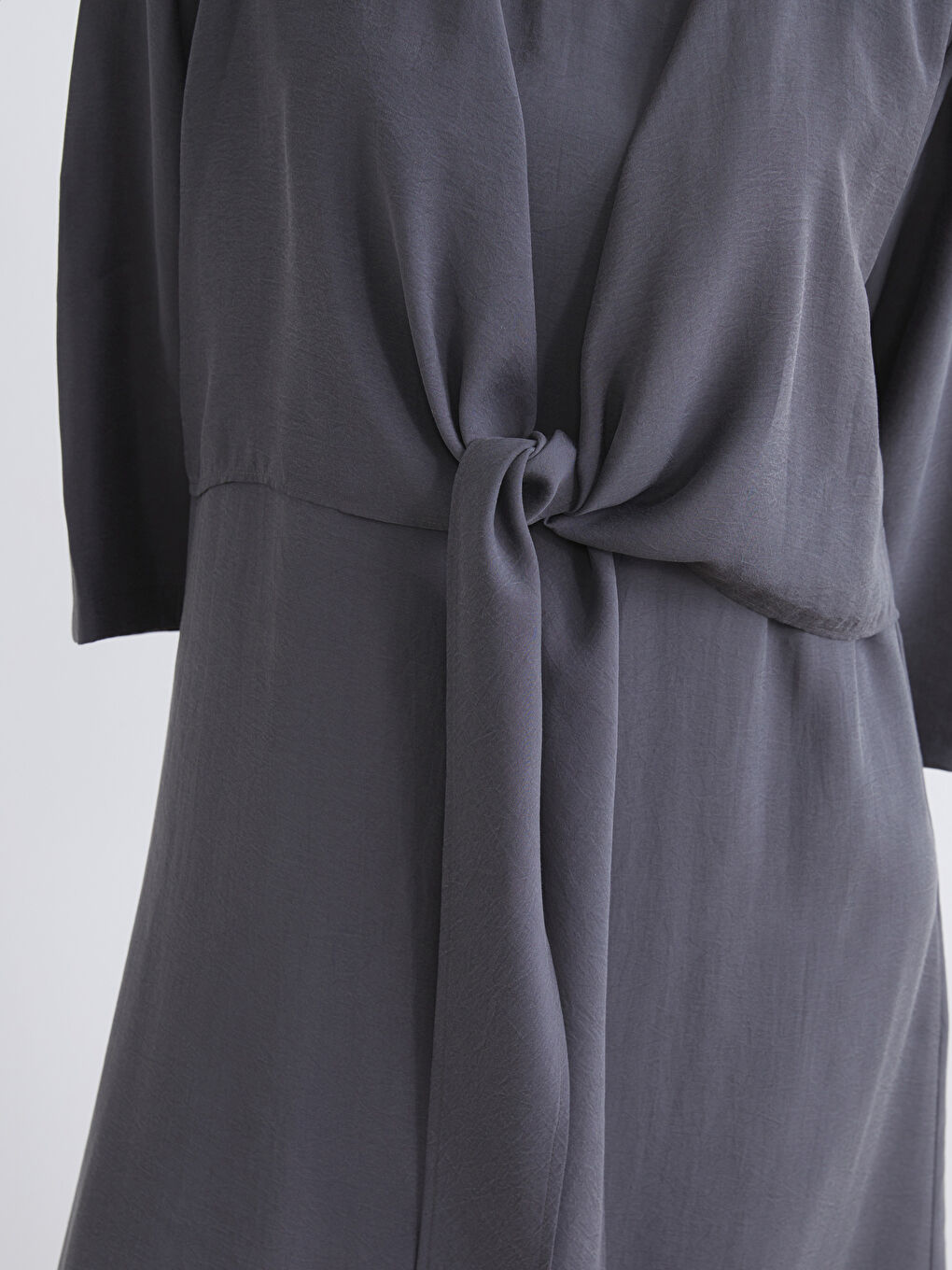 Antrasit U Yaka Bağlamalı Modal Karışımlı Elbise-5