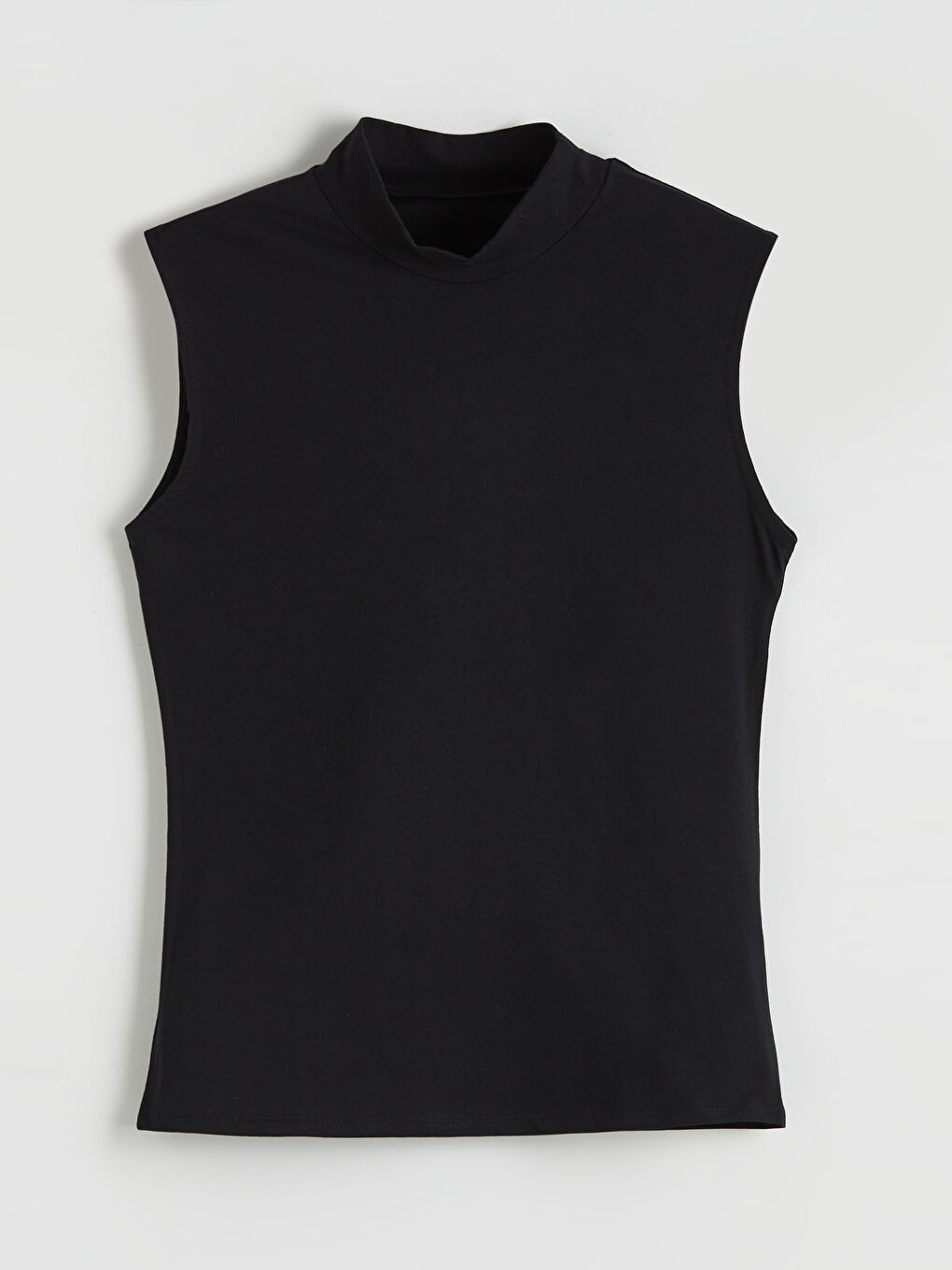 Siyah Dik Yaka Kadın Atlet