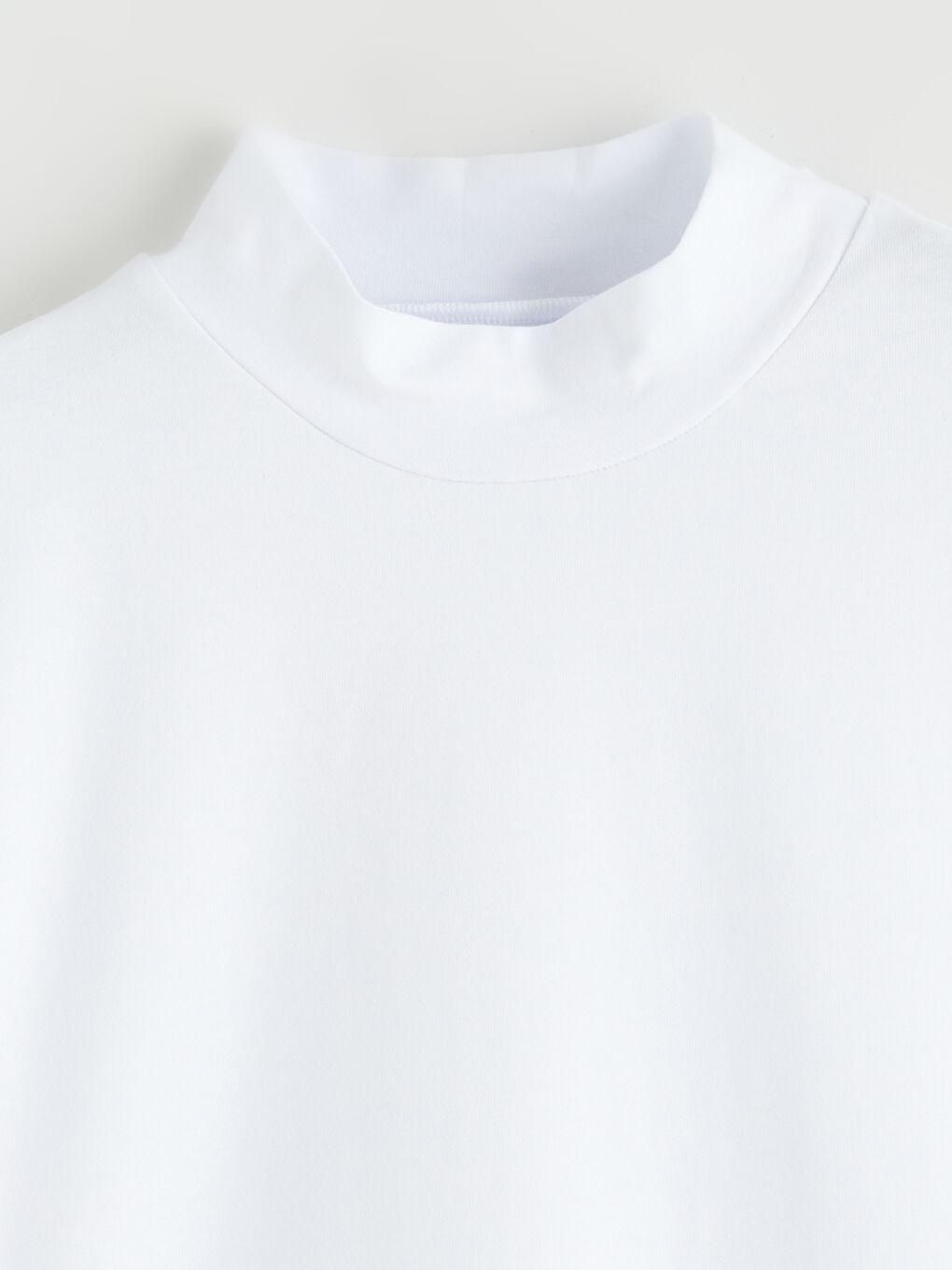 Beyaz Dik Yaka Kadın Atlet-1