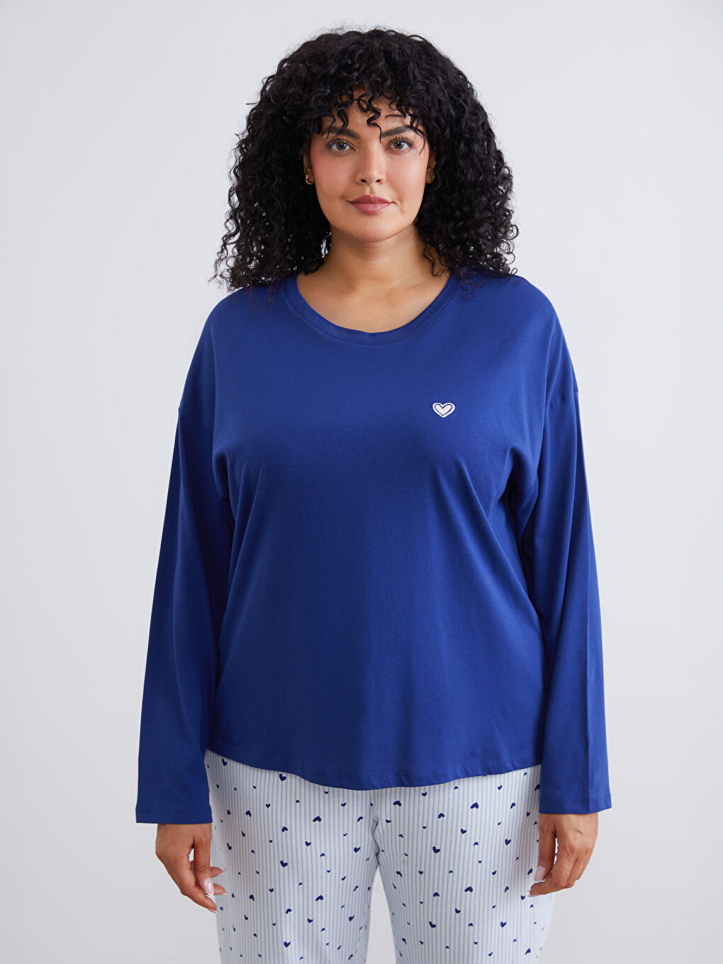 Пижамный комплект с круглым вырезом и вышивкой для женщин