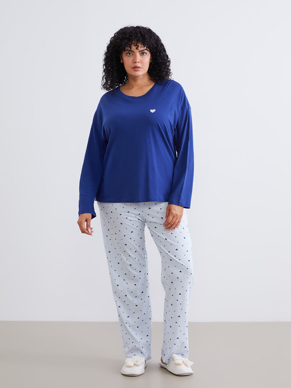 Пижамный комплект с круглым вырезом и вышивкой для женщин-1