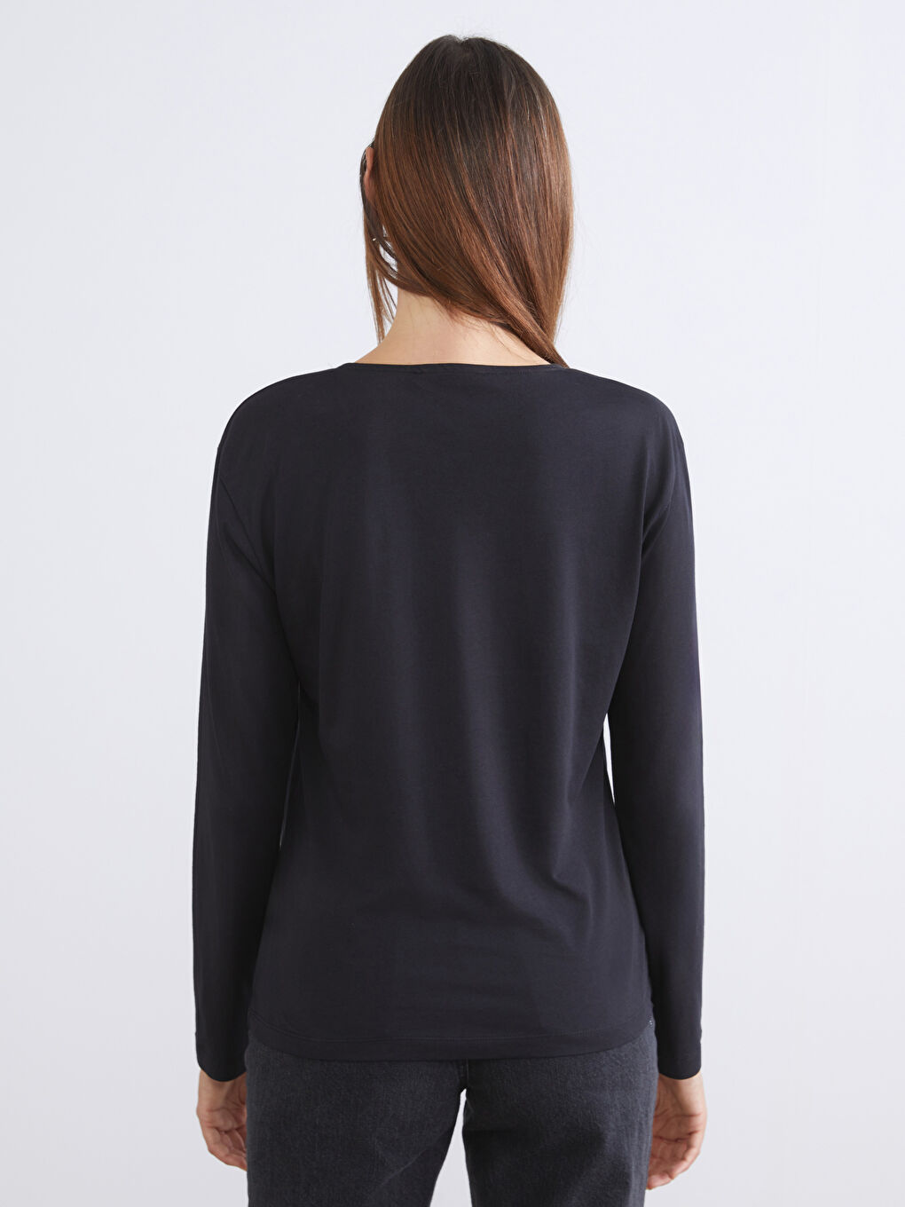 Siyah Dik Yaka Kadın Tişört-3