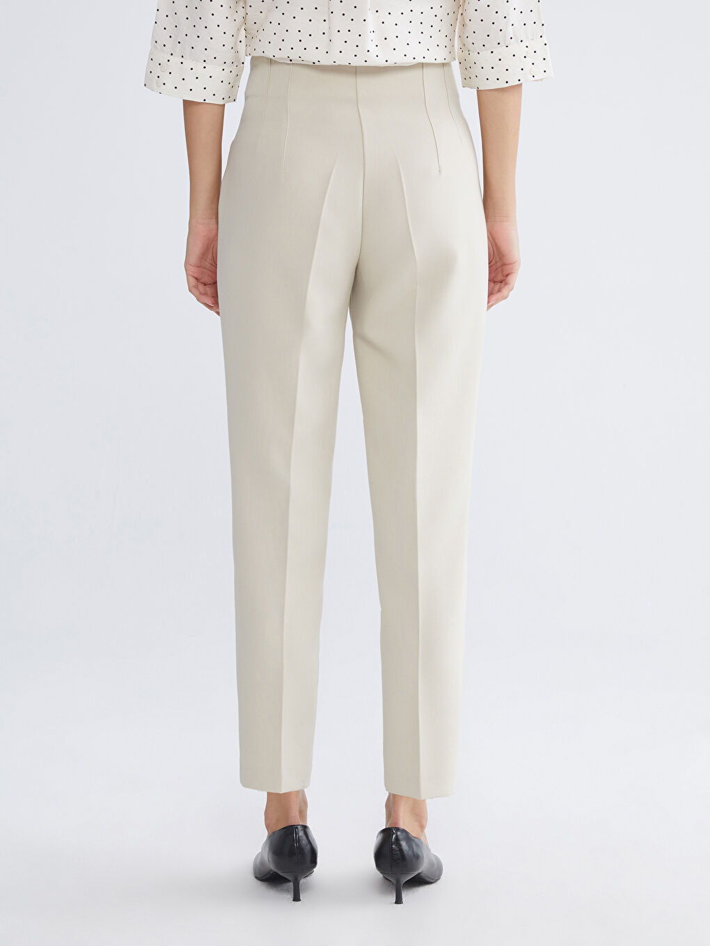 Bej Yüksek Bel Havuç Kesim Kadın Pileli Pantolon-3