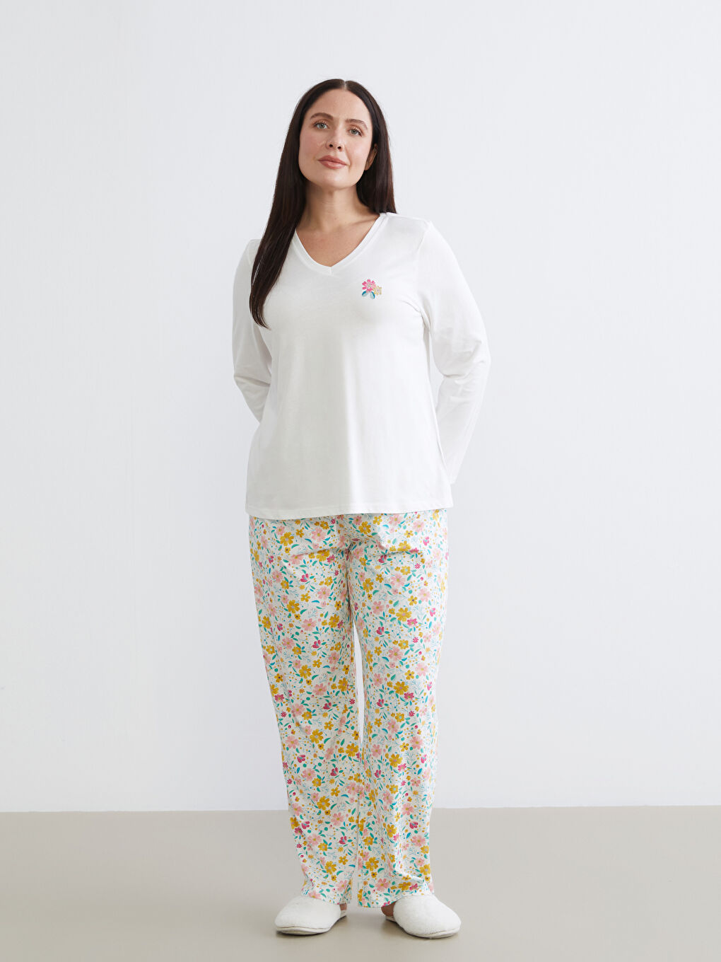 Ekru Büyük Beden Çiçekli Kadın Pijama Takımı-1
