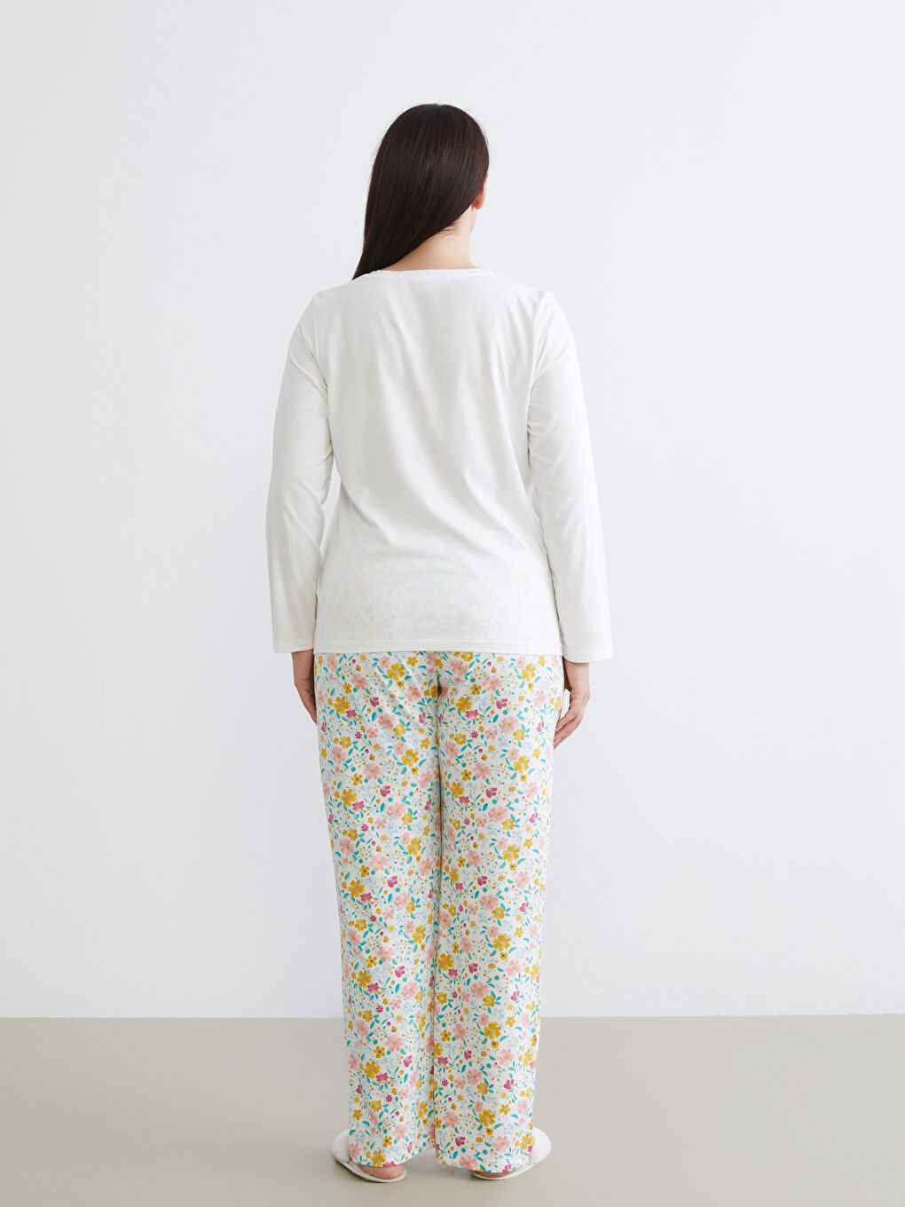 Ekru Büyük Beden Çiçekli Kadın Pijama Takımı-3