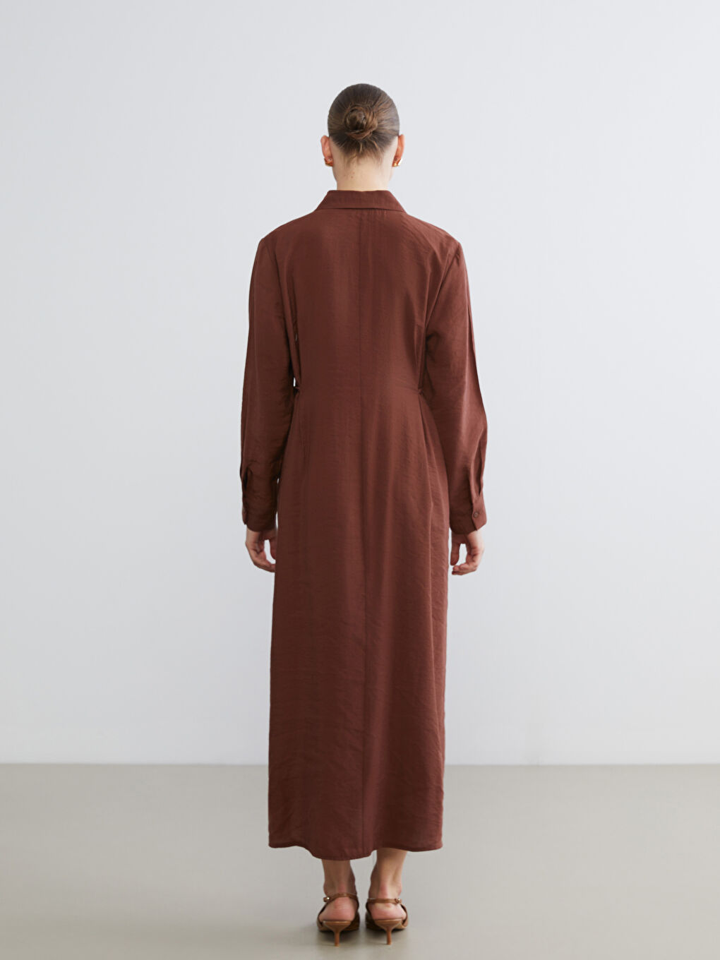 Kahverengi Büzgülü Modal Karışımlı Gömlek Elbise-4